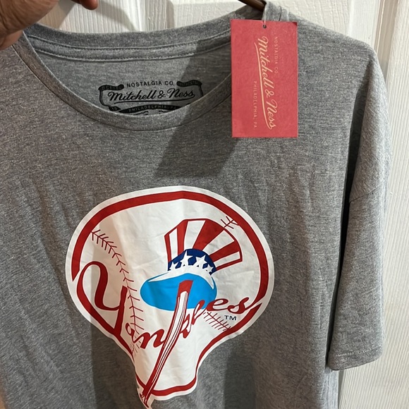 Mitchell and Ness T-shirt - Picture 5 of 6
